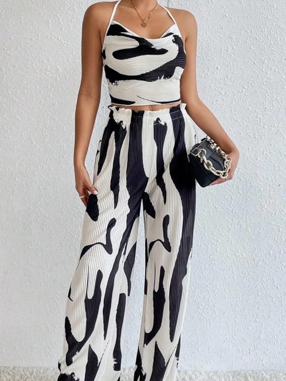 Floerns Black & White Abstract Halter Top- BRAND NEW/UNUSED- TOP ONLY